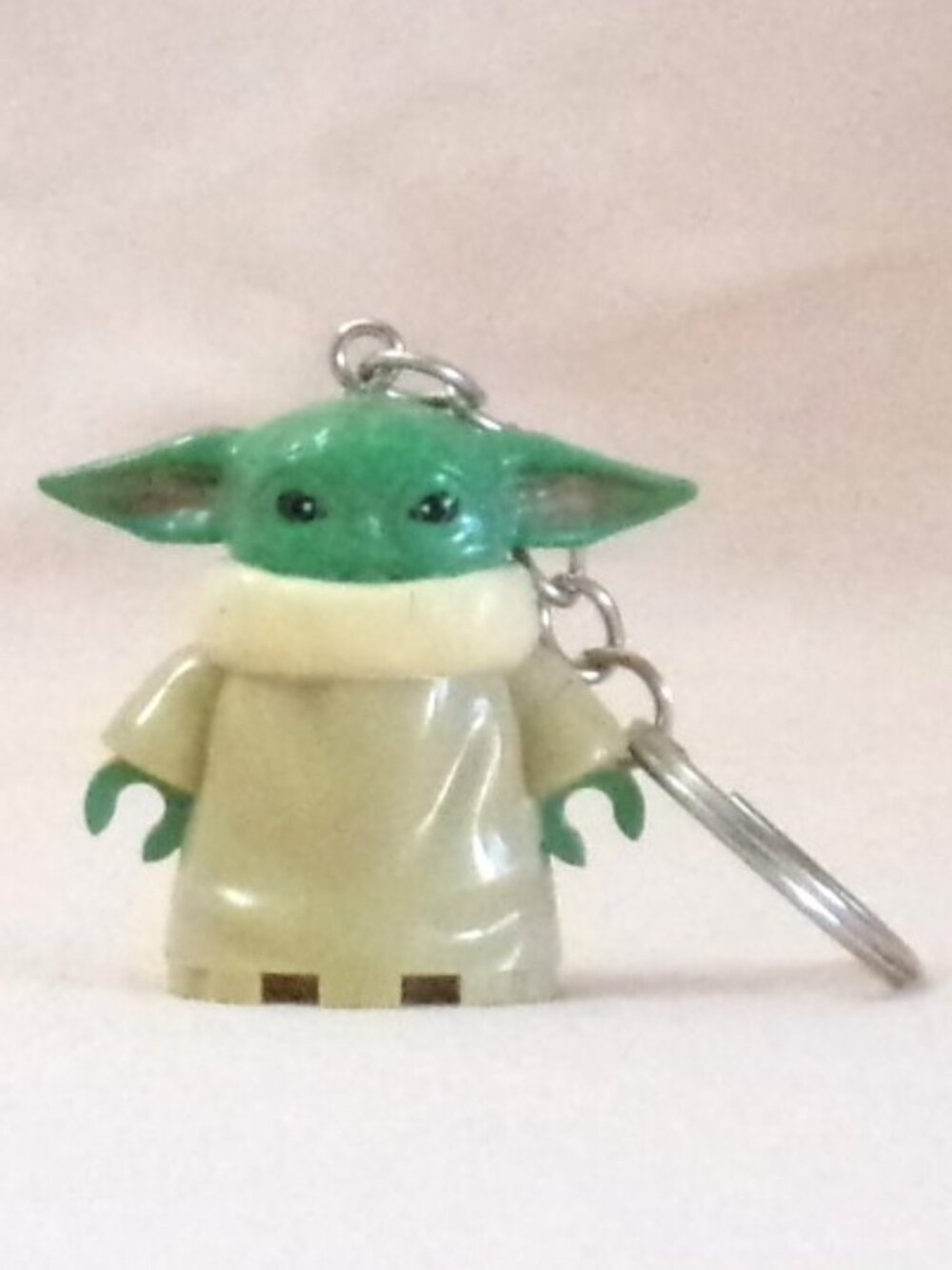 Minifigure Keychain- Star Wars The MANDALORIAN Mando CHILD Grogu Charm Stand New
